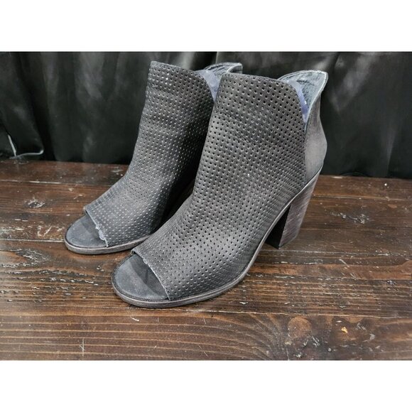 EUC Steve Madden Tala Perforated Black Suede Ankle Boots/Sz. 8.5 - Picture 1 of 10